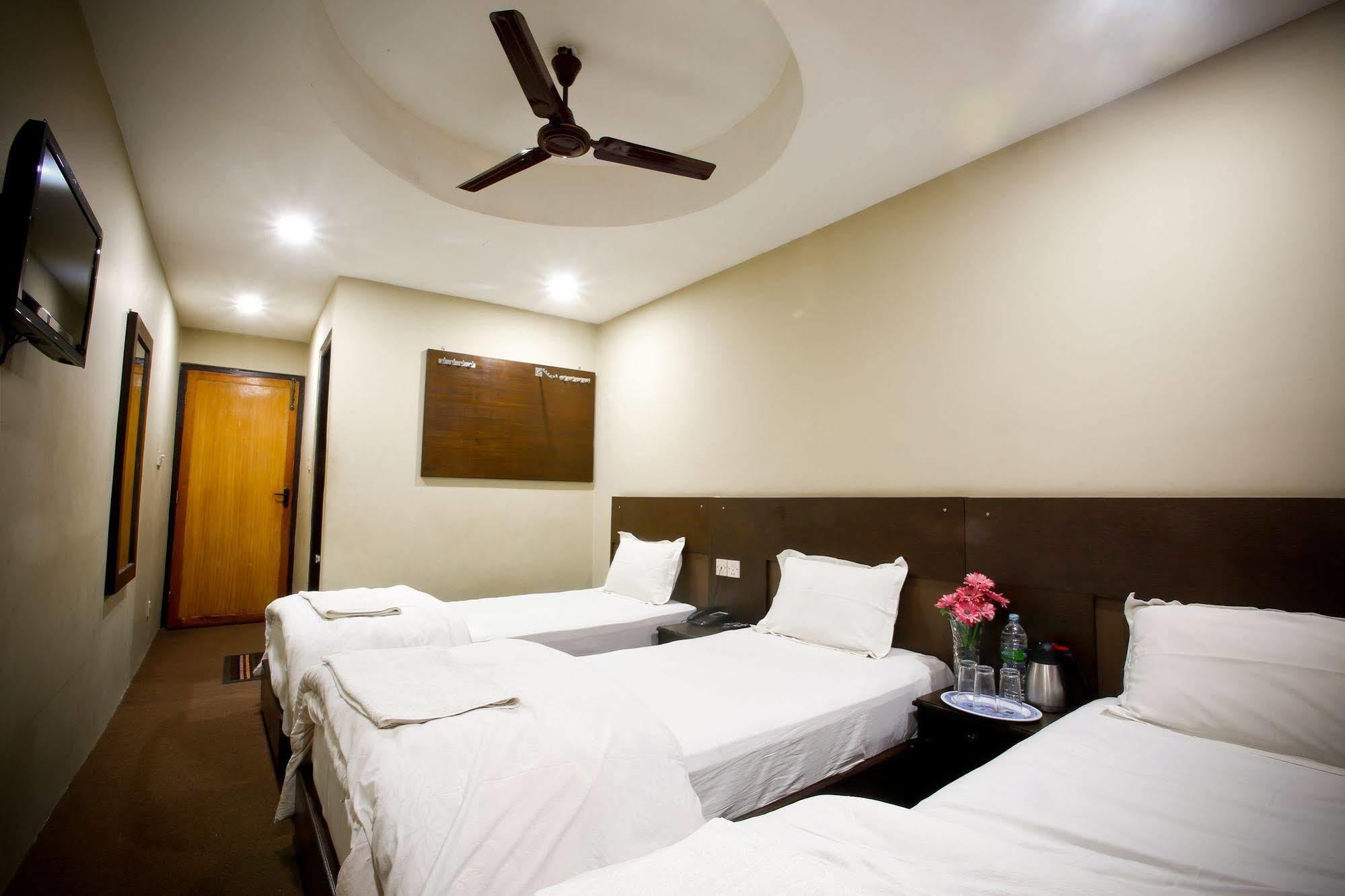 Hotel Nandini Kathmandu Buitenkant foto